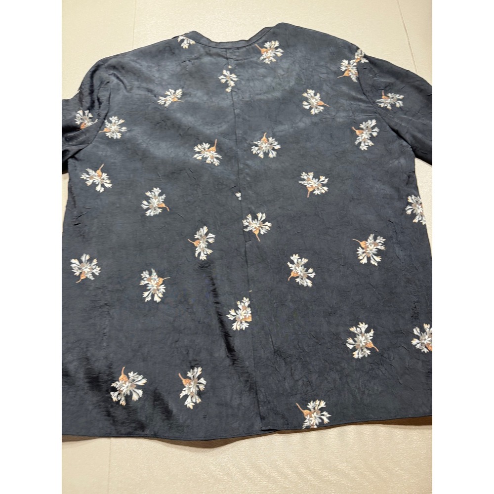 Vince Textured Floral Tie Neck Blouse Black Long Sleeve Crinkle Top Medium - Picture 8 of 11